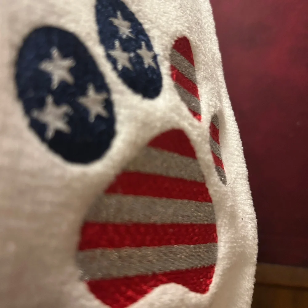 Embroidered Paw Print American Flag Finger Tip Towel Set of 2 New